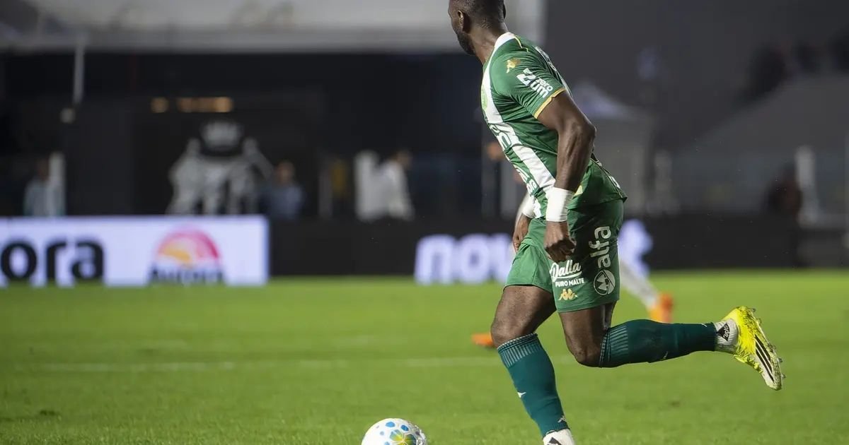 Jogadores da Chapecoense comemoram gol na Arena Condá