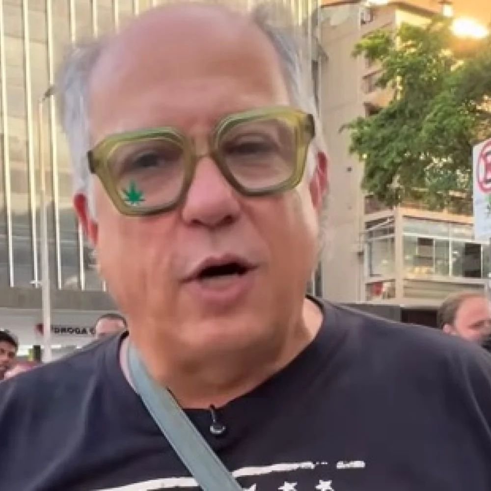 Apreensão de planta de cannabis na Praça Sete em Belo Horizonte durante ato de campanha