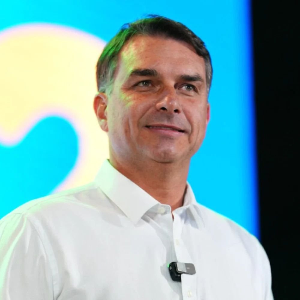 Flávio Bolsonaro em vídeo de campanha com referência a 'amarras ambientais'