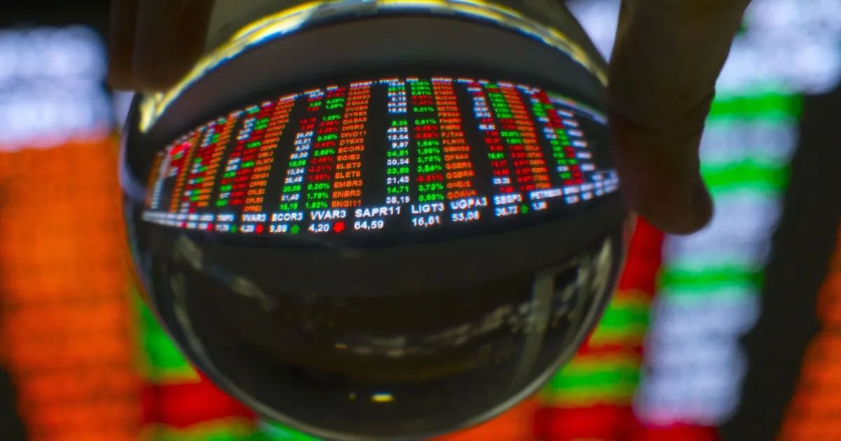 Painel eletrônico com cotações do Ibovespa e do dólar na bolsa