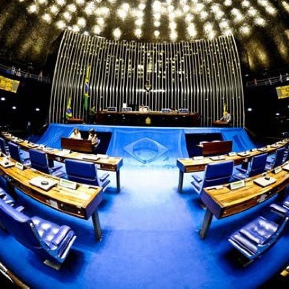 Plenário do Senado Federal com senadores em sessão