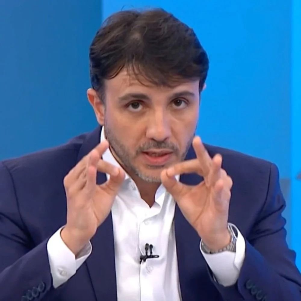 Renan Santos, presidente do Partido Missão, falando